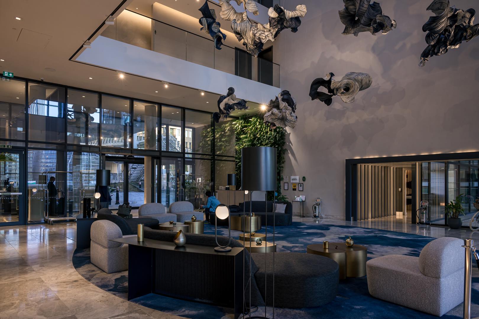 ウェスティンロンドンのエムズ川入り口